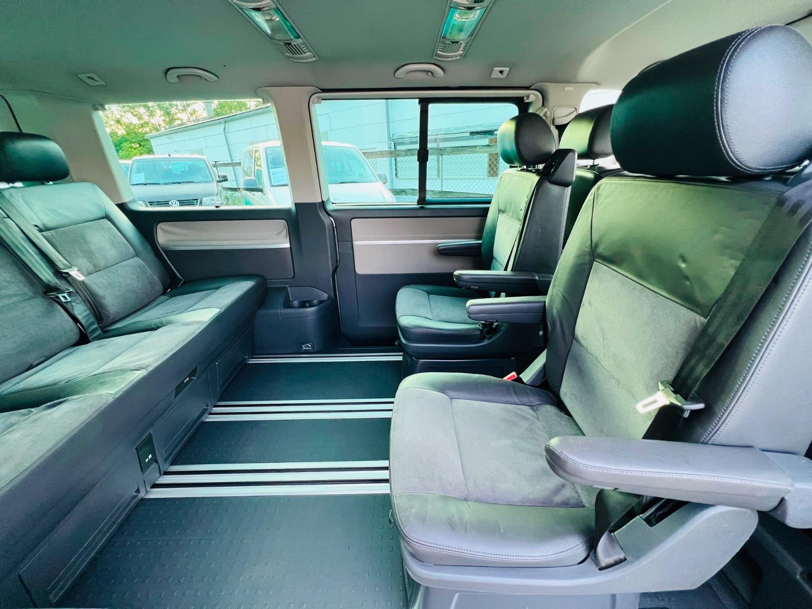 VOLKSWAGEN T5 MULTIVAN UNITED 2.5 TDI 174ch 4MOTION - 7 PLACES - 2 PORTES COULISSANTES ÉLECTRIQUES - ALCANTARA/CUIR - GPS - CHAUFFAGE AUXILIAIRE