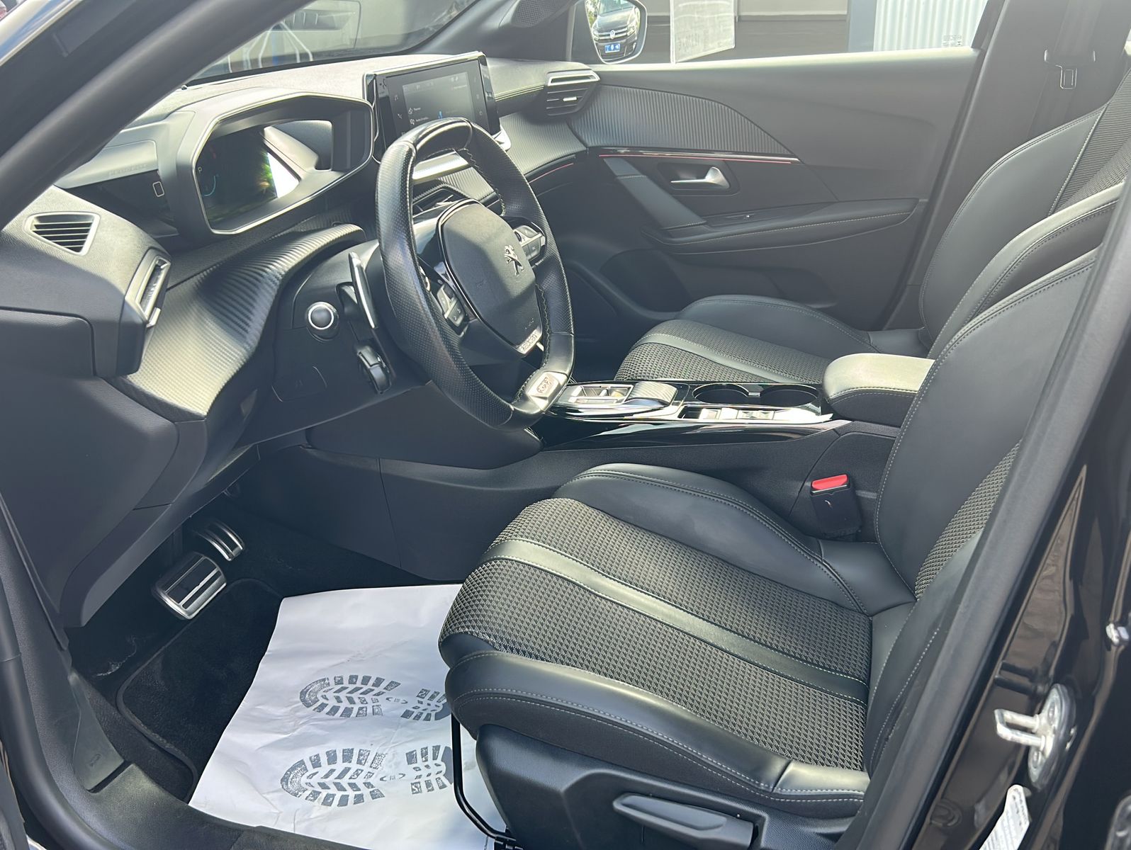 Fahrzeugabbildung Peugeot 208 GT PureTech