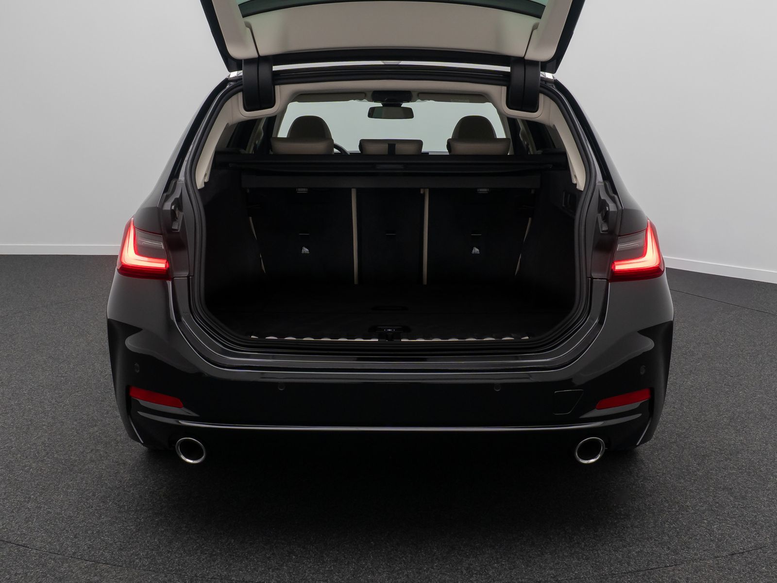 Fahrzeugabbildung BMW 318d GeschwindigReg DAB CockpitPlus Sportsitz