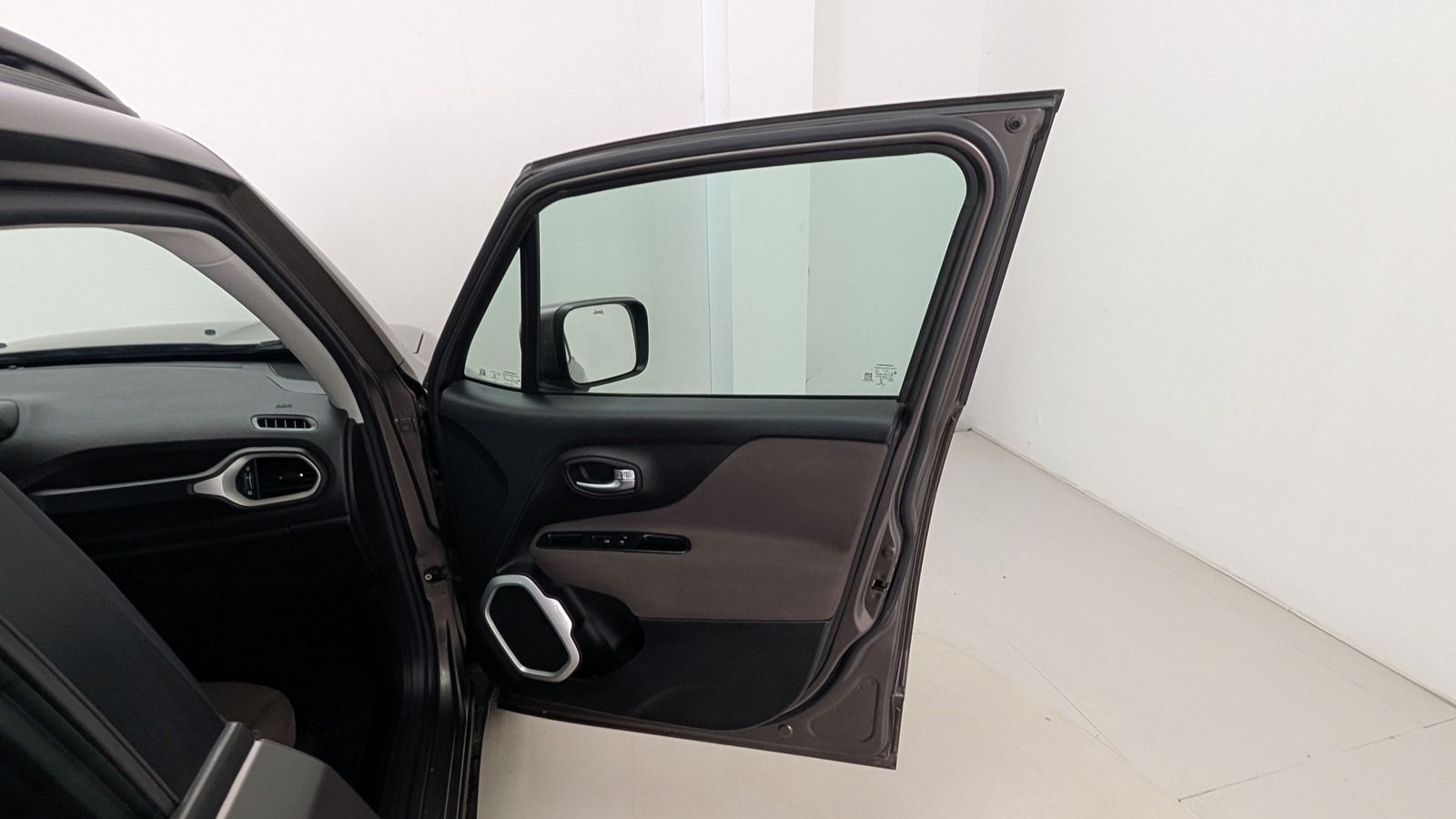 Fahrzeugabbildung Jeep Renegade 2.0 MultiJet II 140 AWD * AHK Night Eag