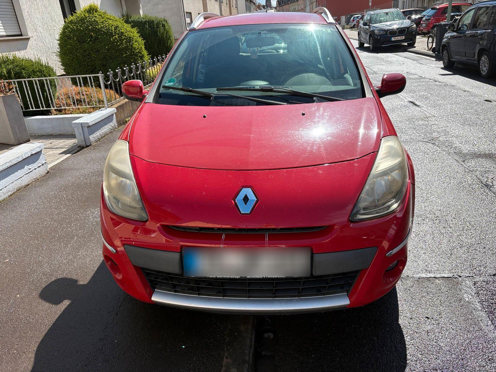 Renault Clio 2011 — interior