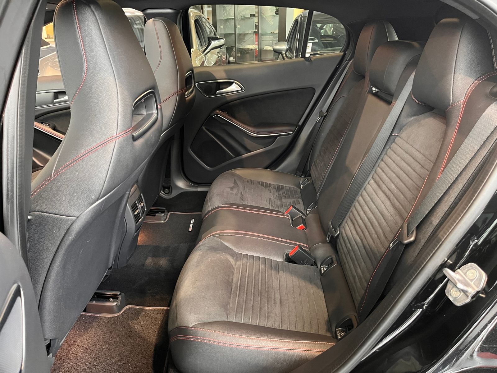 Fahrzeugabbildung Mercedes-Benz GLA 250 4Matic AMG Line AHK PANO RFK 19"