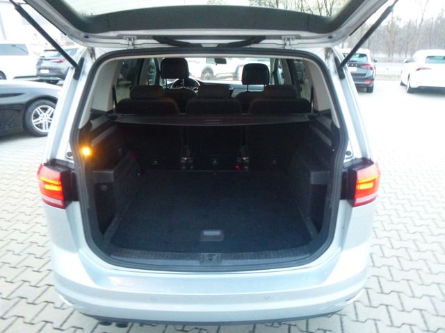 Fahrzeugabbildung Volkswagen Touran 2.0 TDI Comfortline>AUT/AHK/ACC/PDC/SHZ<