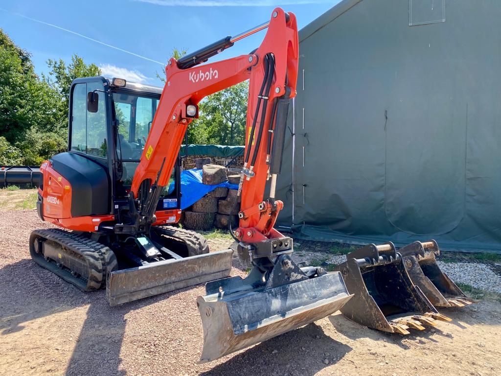 KUBOTA KX030-4 High Spec Kompaktbagger LÖFFELPAKET