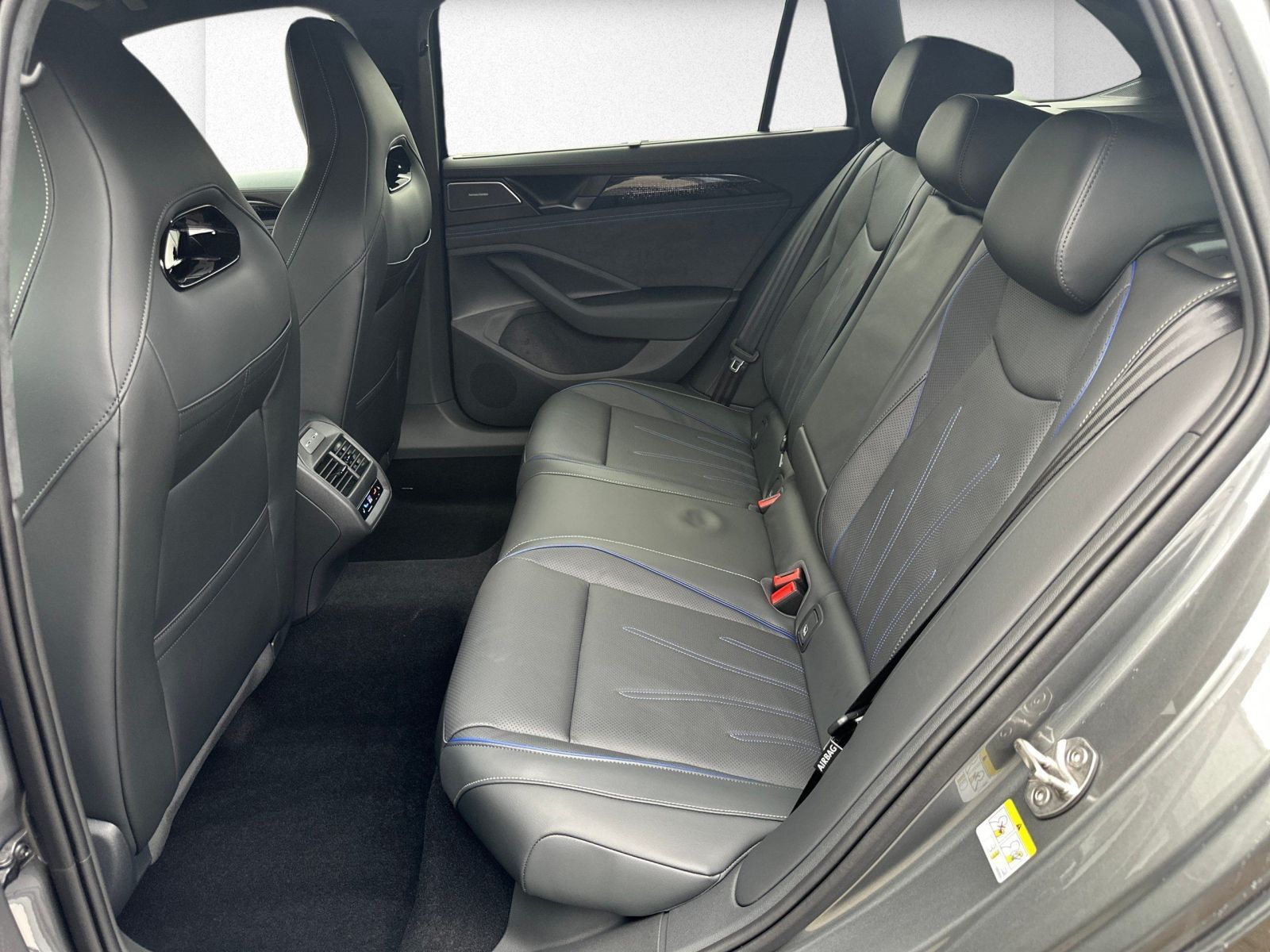 Volkswagen Passat - Bild 12