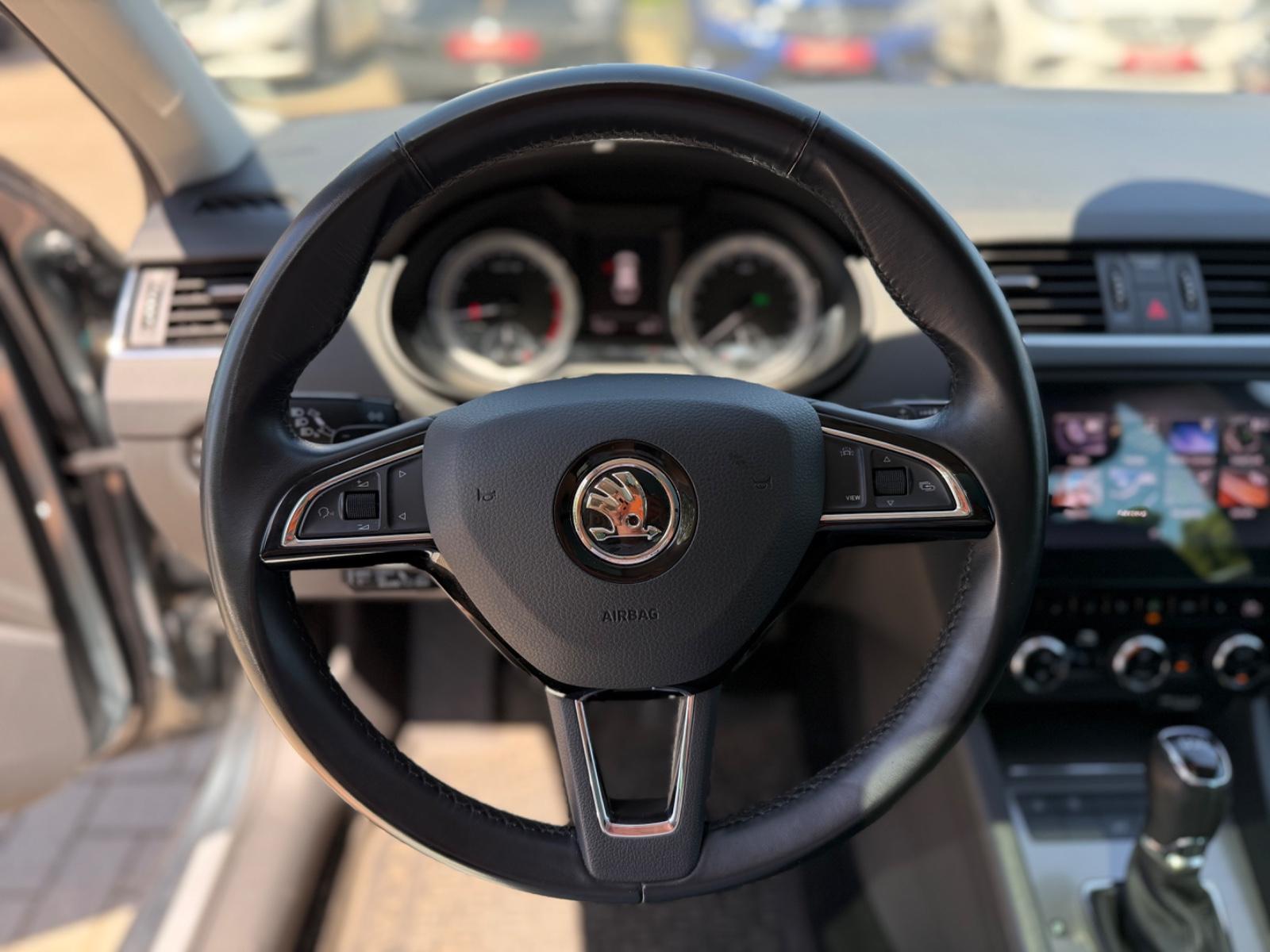 Skoda Octavia Combi 1.5  STNDHEIZ*PANO*AHK*LED*ACC*KAM