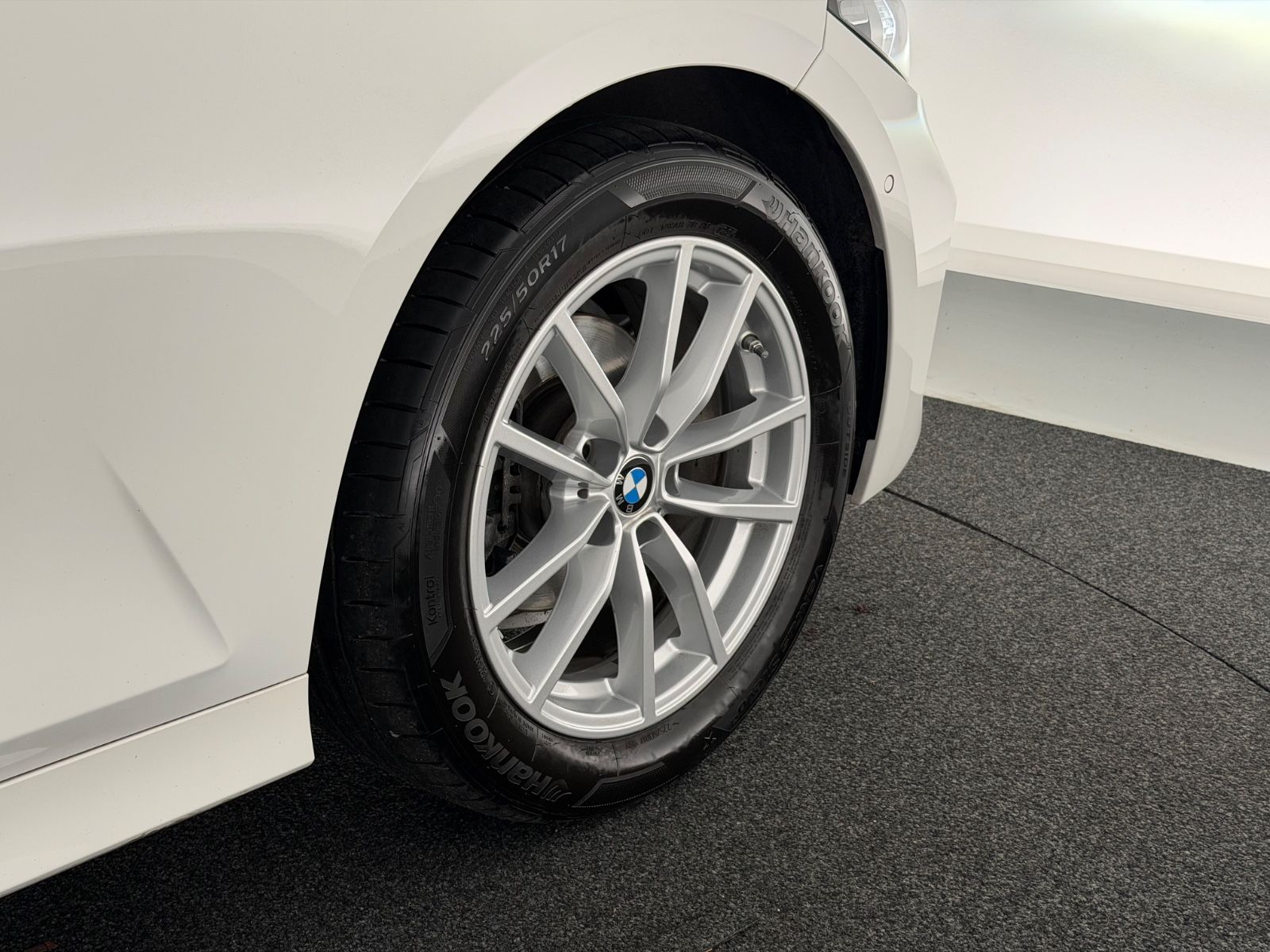 BMW 318i Touring*SHADOW*LED-R.KAM-SHZ-TEMPO-WIDESCRE foto 14