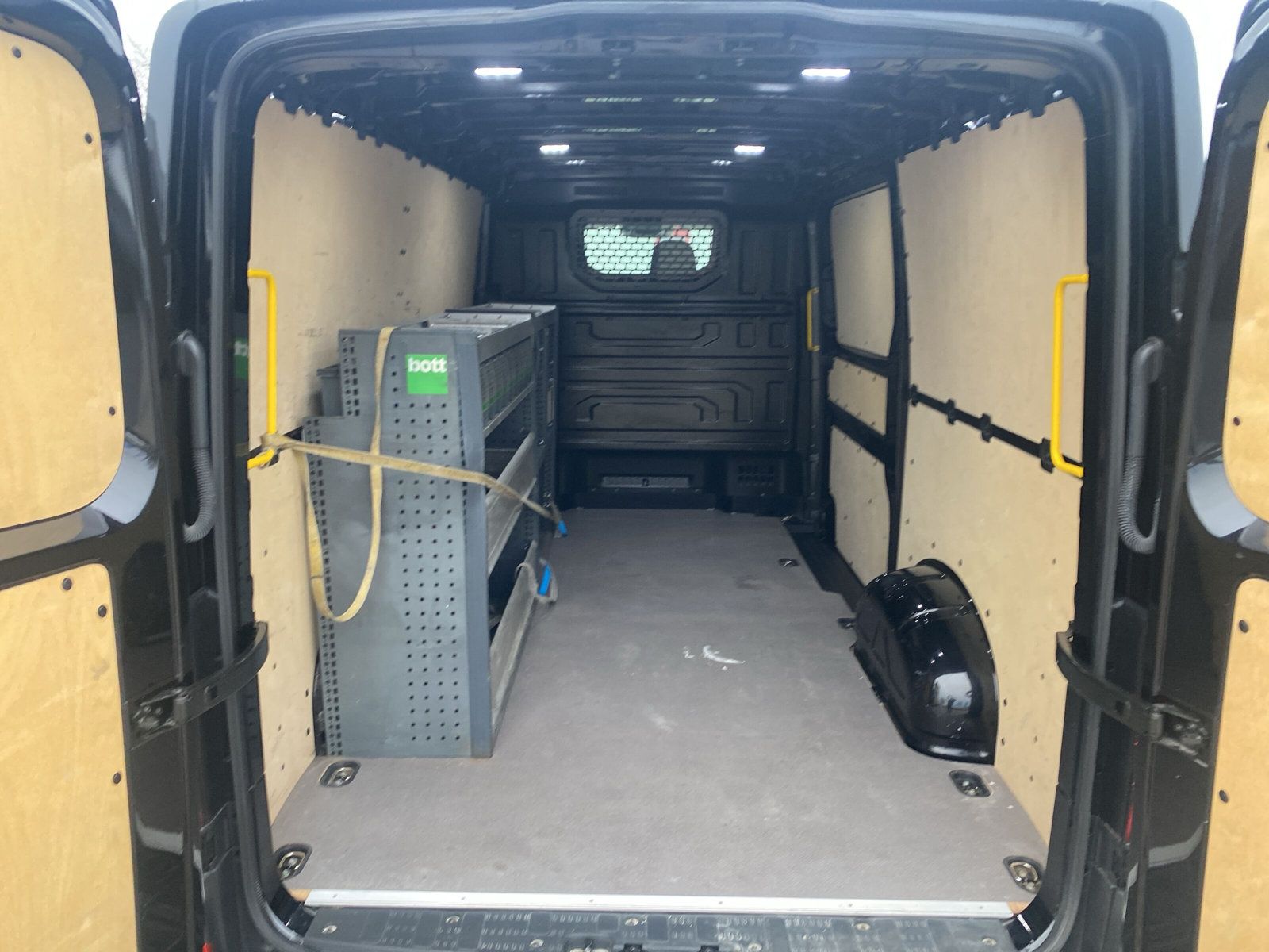 Fahrzeugabbildung Volkswagen Crafter 30 Kasten 2.0 TDI LED KLIMA DAB PDC AHK