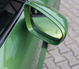 صورة 10 لـ 2020 Porsche TAYCAN