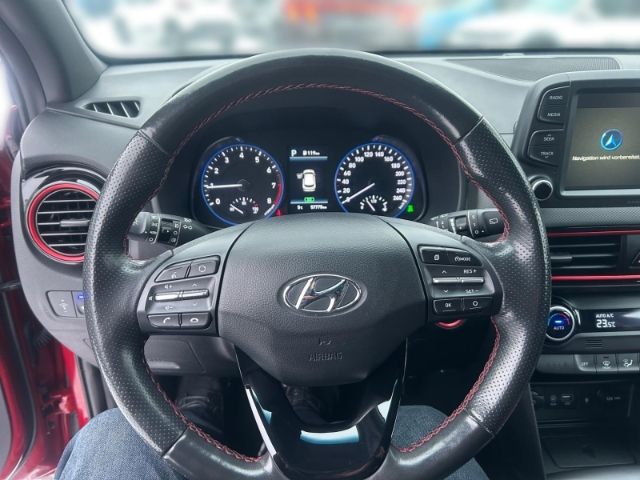 Fahrzeugabbildung Hyundai KONA Unique Plus 4WD HUD Navi Klimasitze LED App
