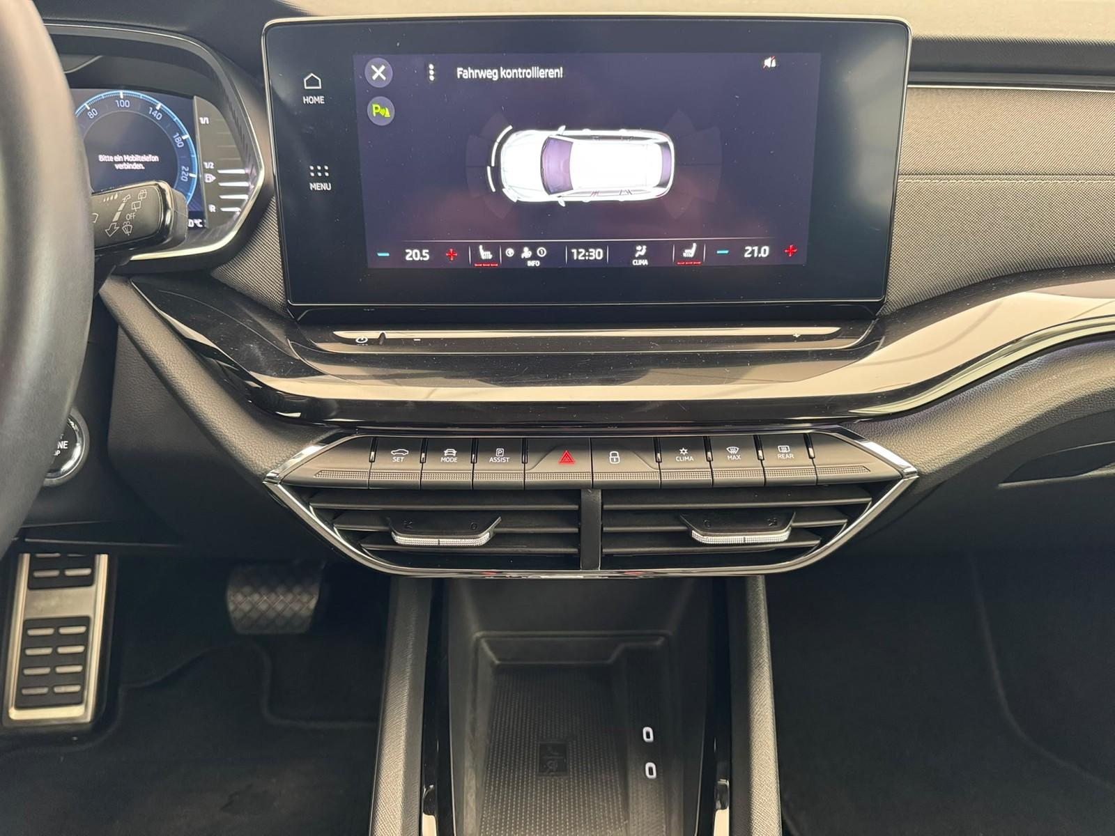 Skoda Octavia Combi 2.0TDI DSG+LED+KEYLESS+APP+PDC+MFL