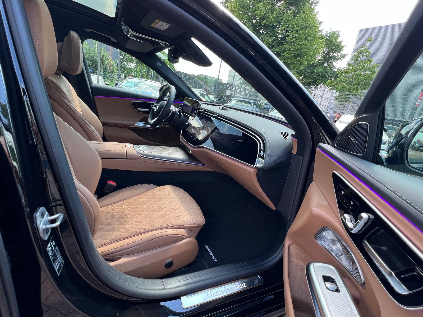 Fahrzeugabbildung Mercedes-Benz E 200 AMG LINE PREMIUM PANO SUPERSCREEN NAPPA