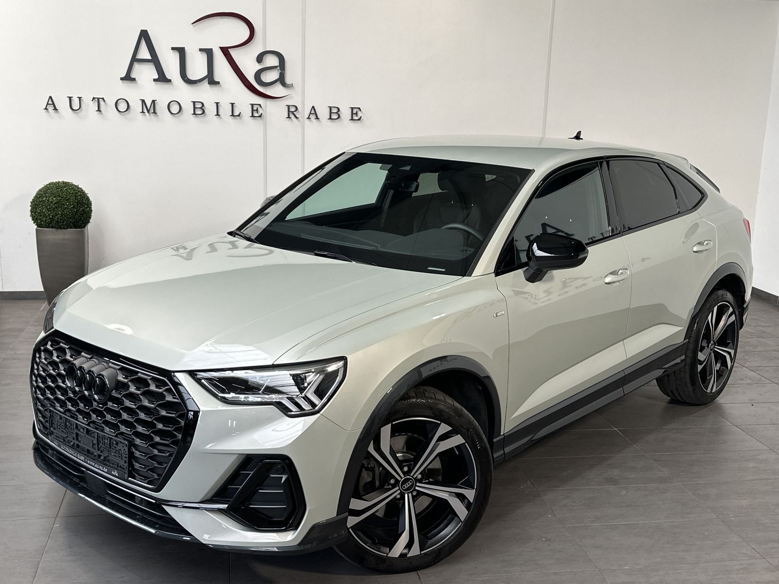 Fahrzeugabbildung Audi Q3 SpB 40 TDI Qu S-Line Black NAV+LED+V-COCKPIT
