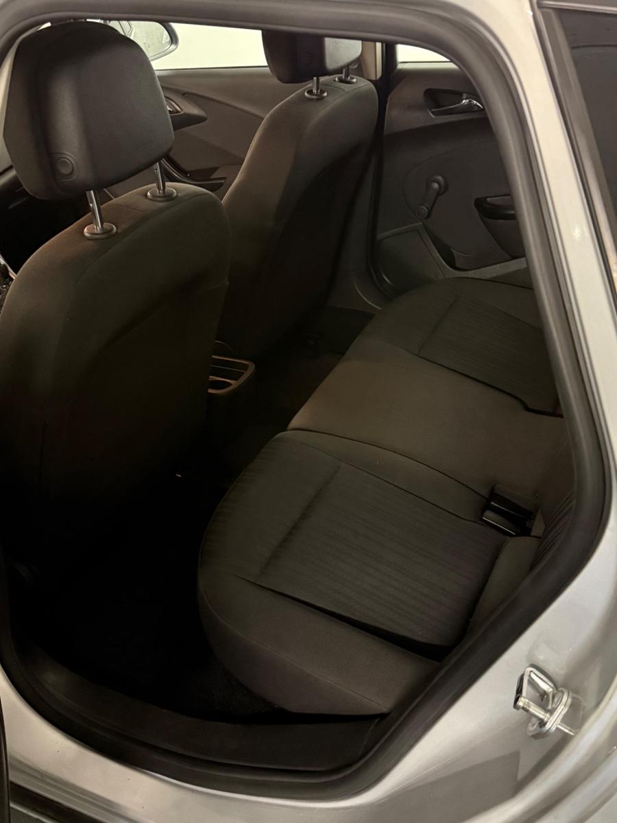Opel Astra 2011 — photo 7