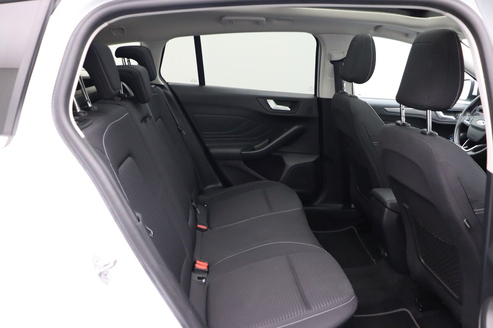 Fahrzeugabbildung Ford Focus Turnier 1.0 Titanium