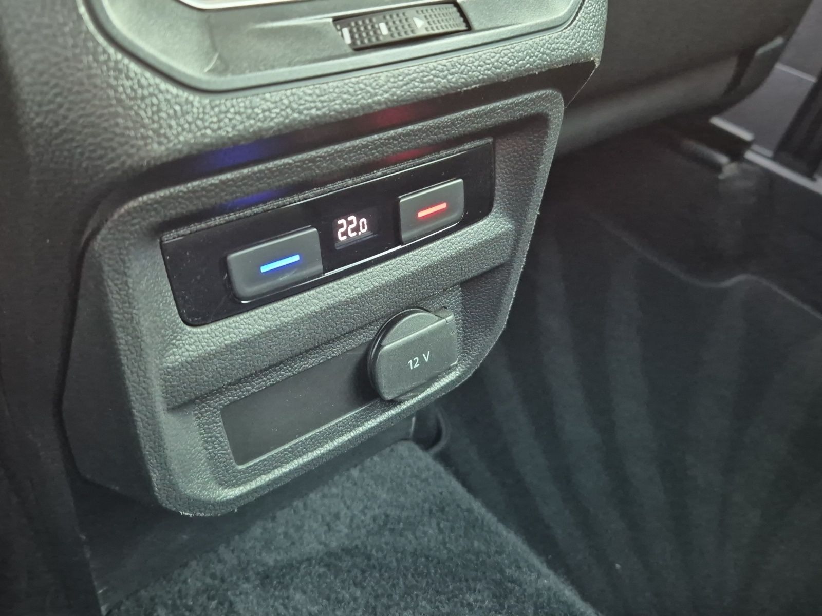 Fahrzeugabbildung Volkswagen Tiguan TDI Highline DSG 4M LED AHK Navi ACC PDC