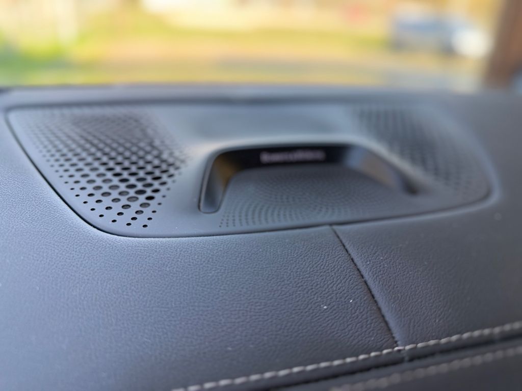 BMW X6 M60i/B&W/M-Paket Pro/Sky-Lounge/S-Belüftung BMW X6 M60i/B&W/M-Paket Pro/Sky-Lounge/S-Belüftung