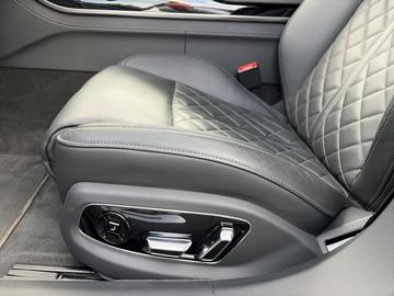 2024 AUDI S8 — миниатюра 18
