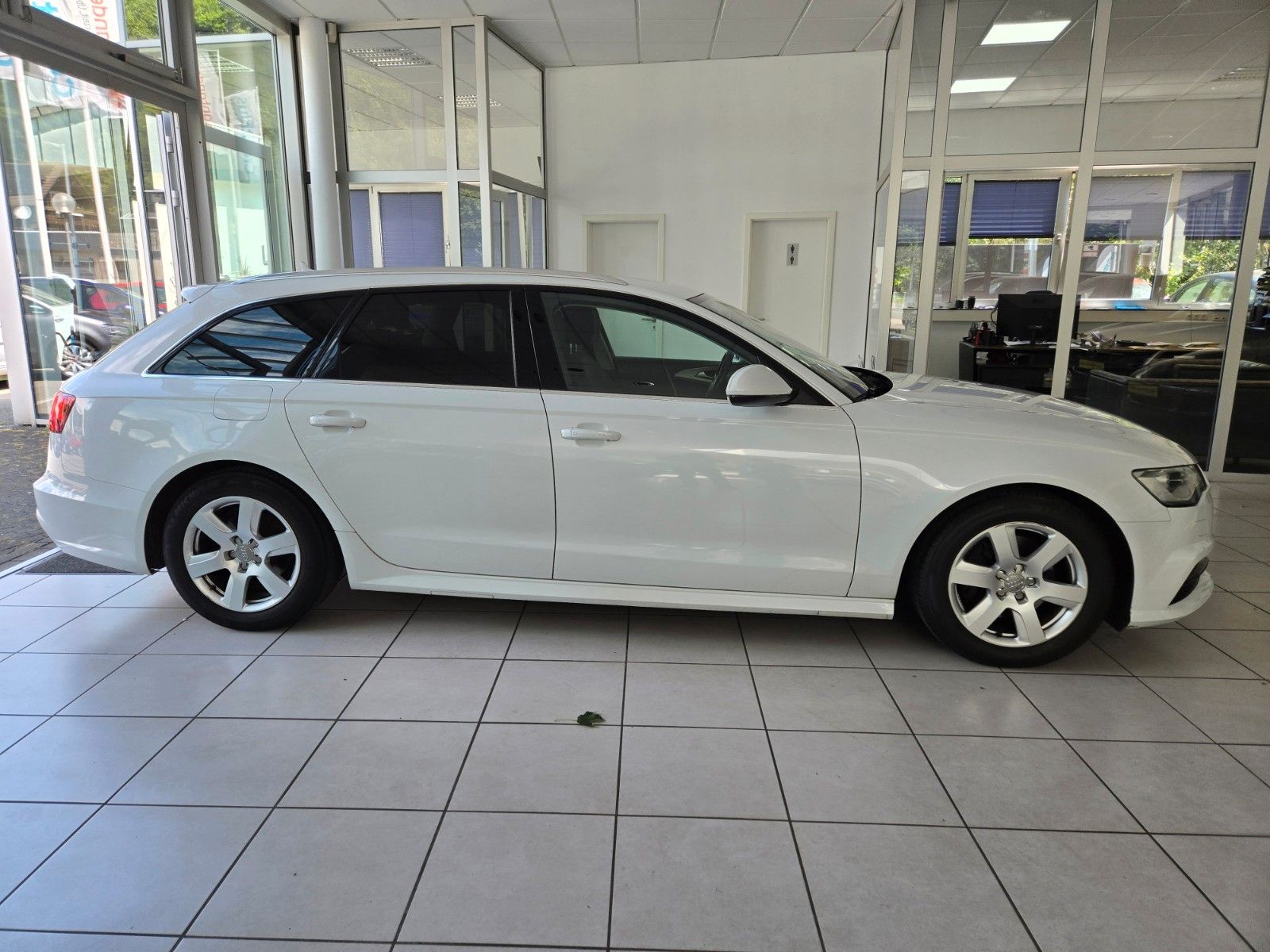 Fahrzeugabbildung Audi A6 Avant 2.0 TDI quattro