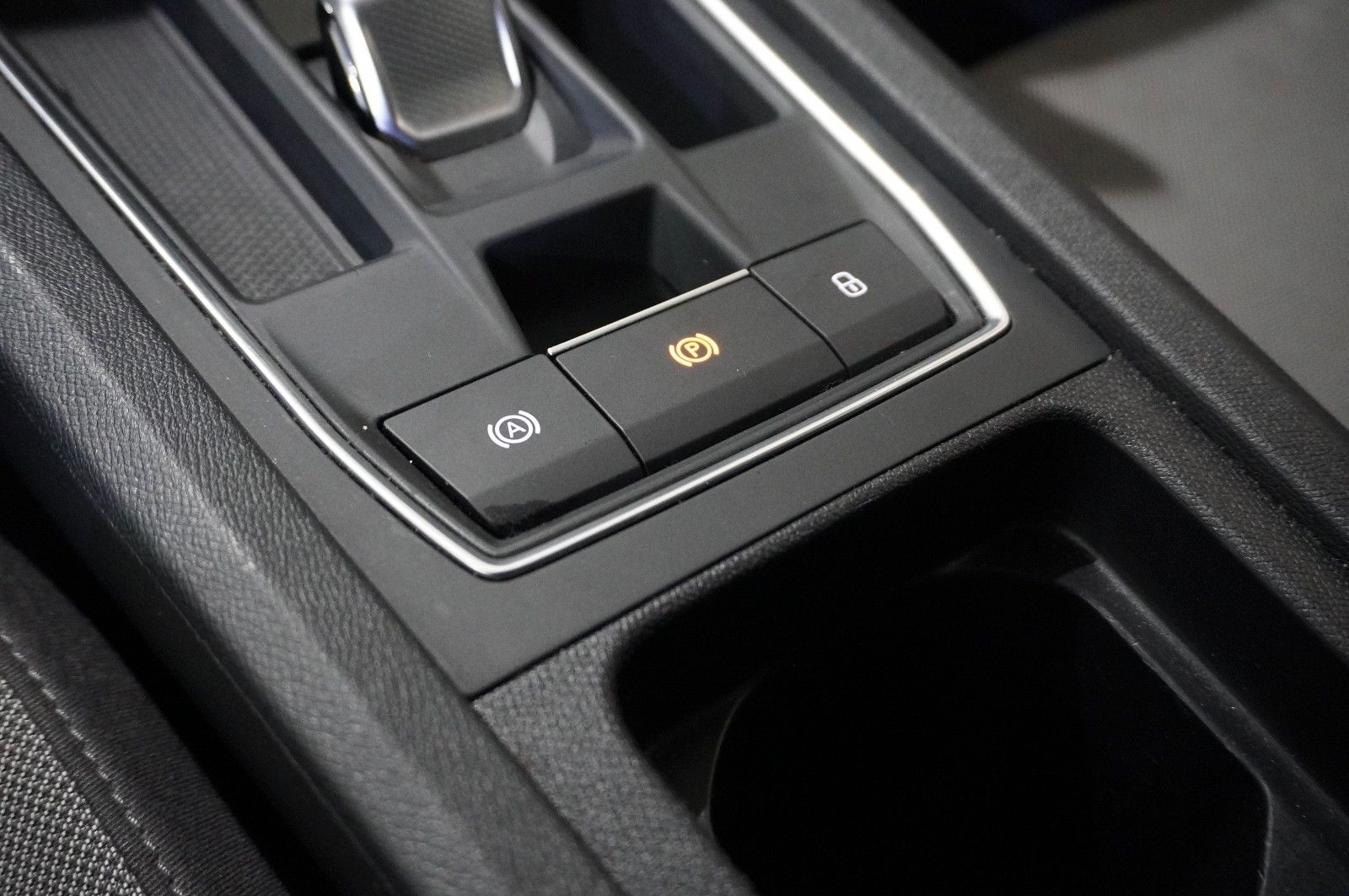 Fahrzeugabbildung SEAT Leon ST 1.0 E-TSI STYLE DSG NAVI/LED/KAMERA/DAB+