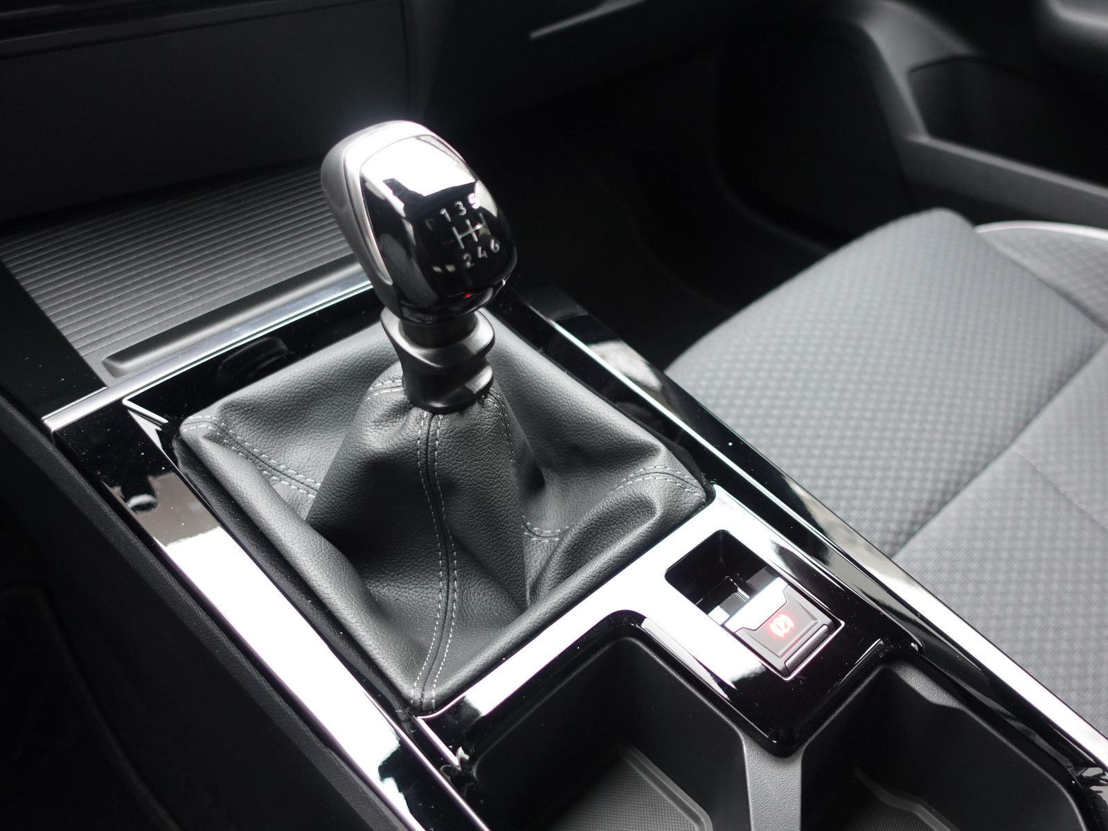 Fahrzeugabbildung Opel Astra Edition 1.2T,Navi,Kamera,Sitzhzg,AGR,LED