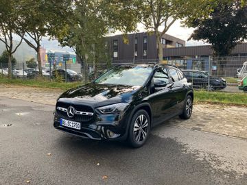 Mercedes-Benz GLA 220 4Matic Progressive Line Edit