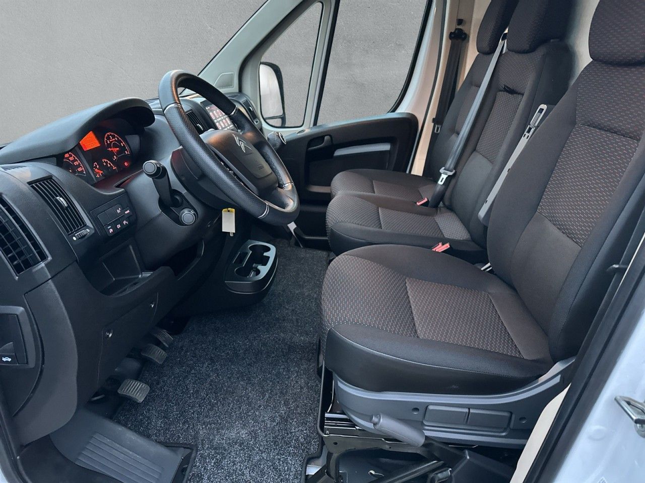 Fahrzeugabbildung Citroën Jumper 35 L3H2 BlueHDi 140