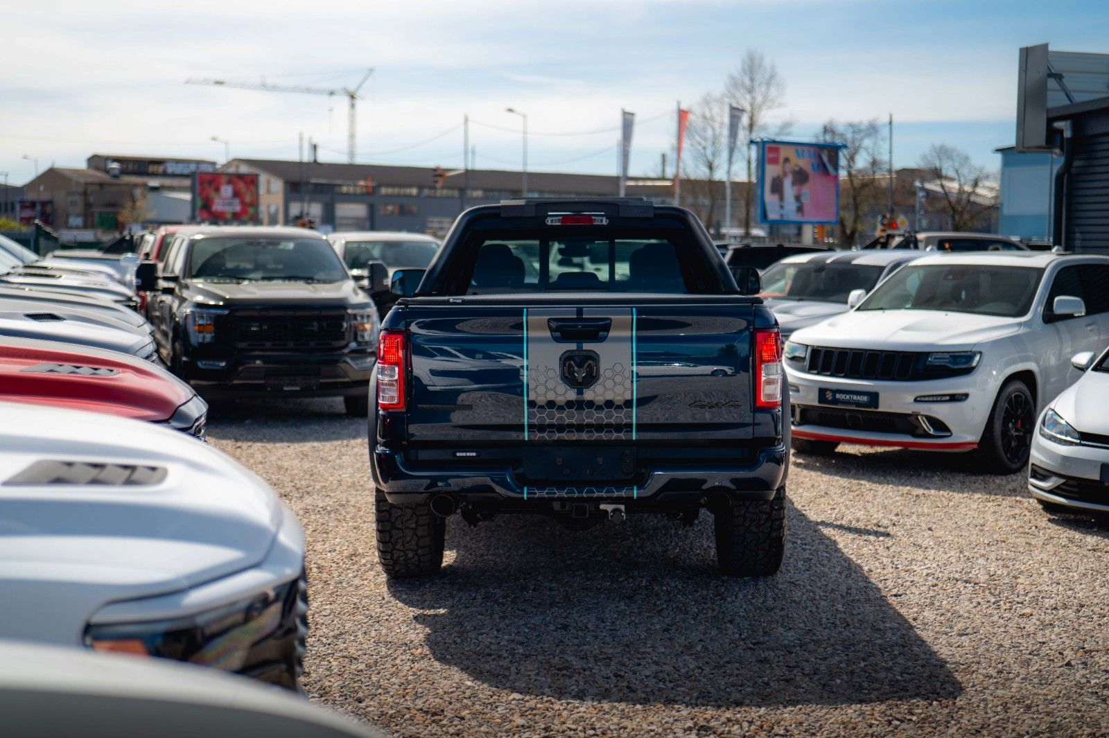 Fahrzeugabbildung Dodge RAM 5.7 V8 HEMI 4x4 BLUE EDITION Offroad LONGBED