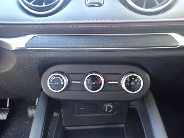 Fahrzeugabbildung DFSK Fengon 500 1.5 R-Cam Leder Licht+Regensensor DAB