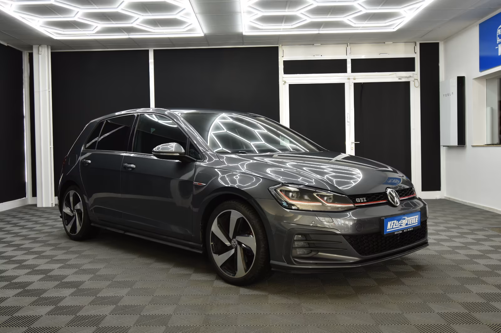 Volkswagen Golf VII Lim. GTI 275 PS LED Navi ACC DAB+ RFK