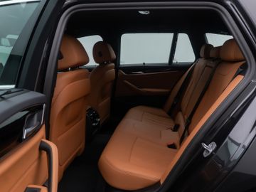 Fahrzeugabbildung BMW 520d xD Tour M Sport HI-FI M Sportfahrwerk