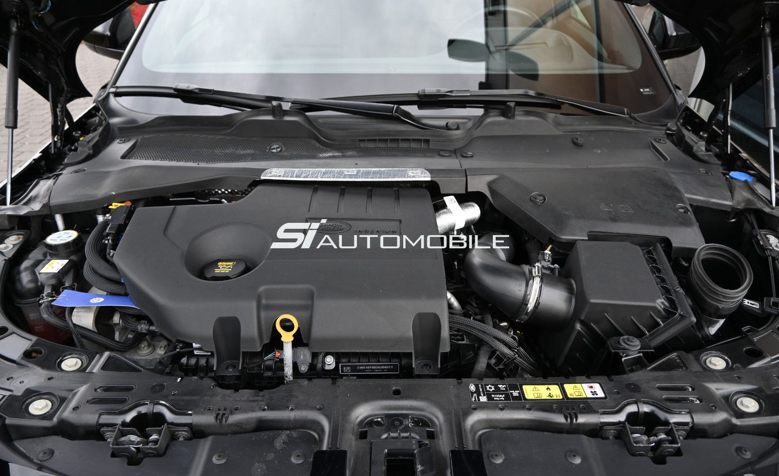 Fahrzeugabbildung Land Rover Range Rover Evoque D200 R-DYNAMIC SE AWD °BLACK°
