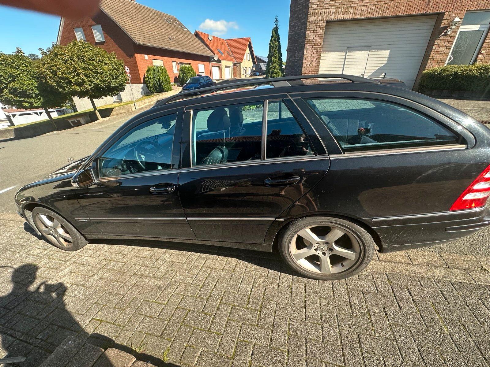 Mercedes-Benz 320 2005 — interior