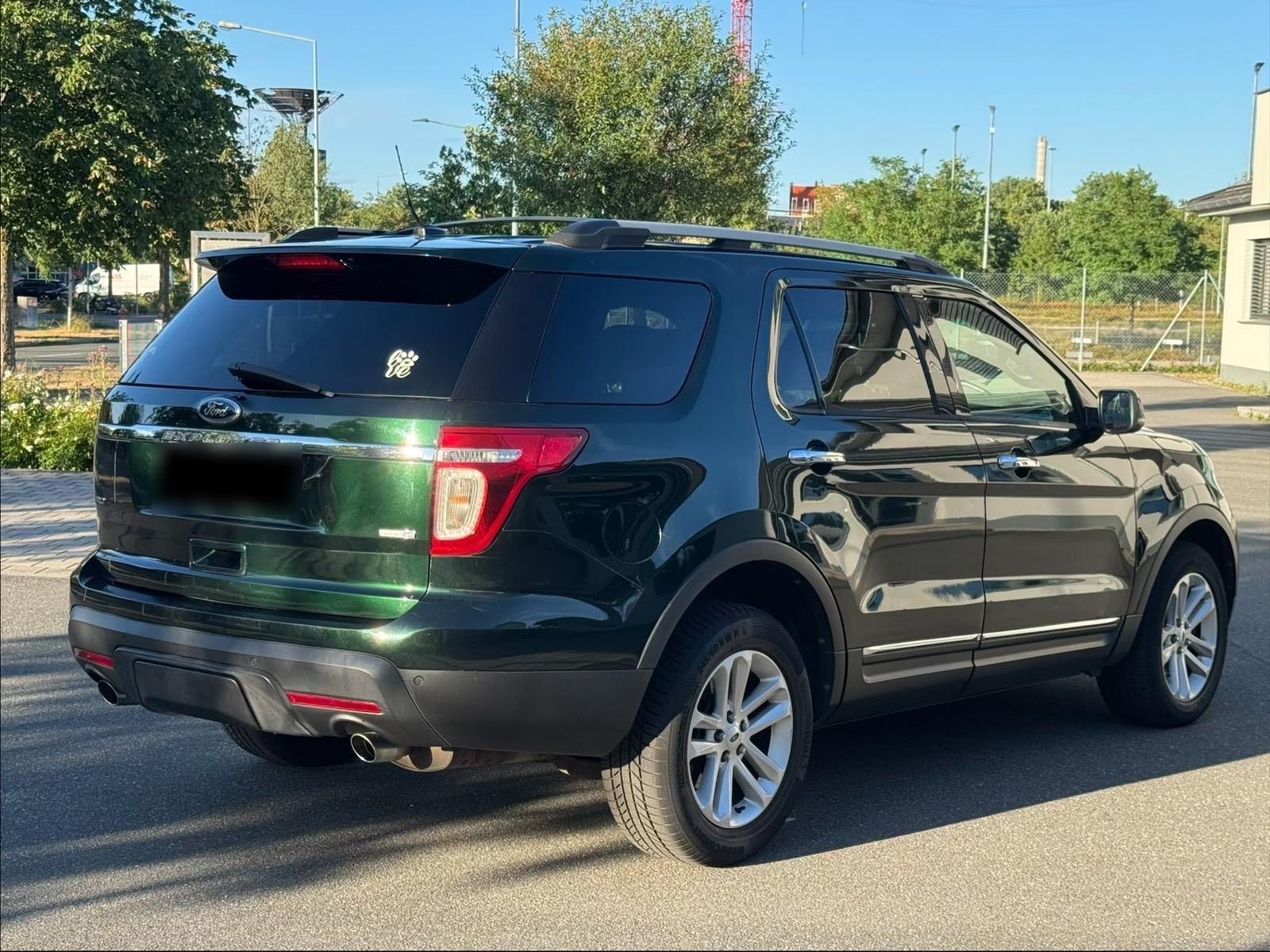 Ford Explorer 2013 — салон