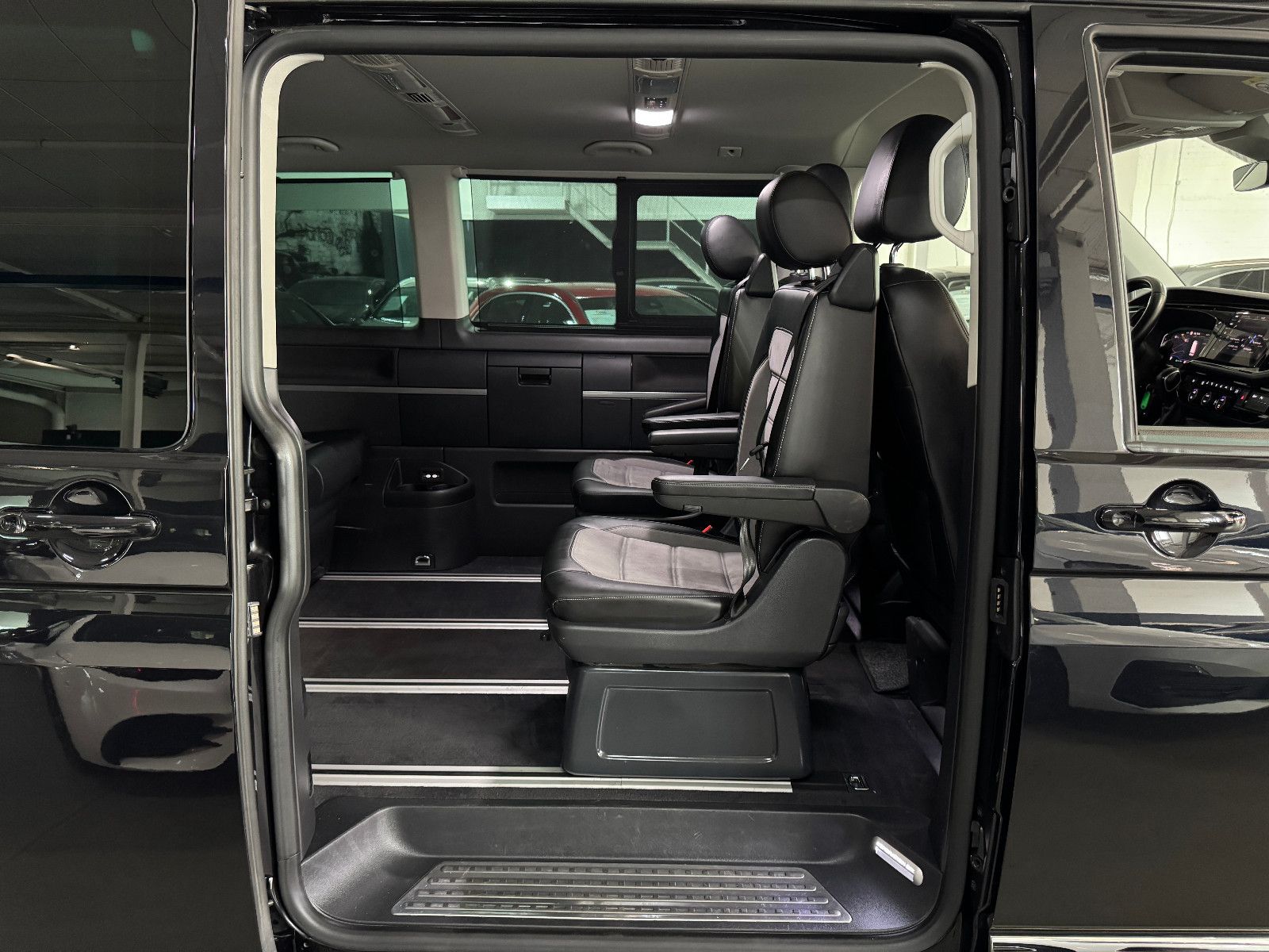 Fahrzeugabbildung Volkswagen T6.1 DSG 4MOTION IQ.DRIVE 7SITZER GENERATION SIX