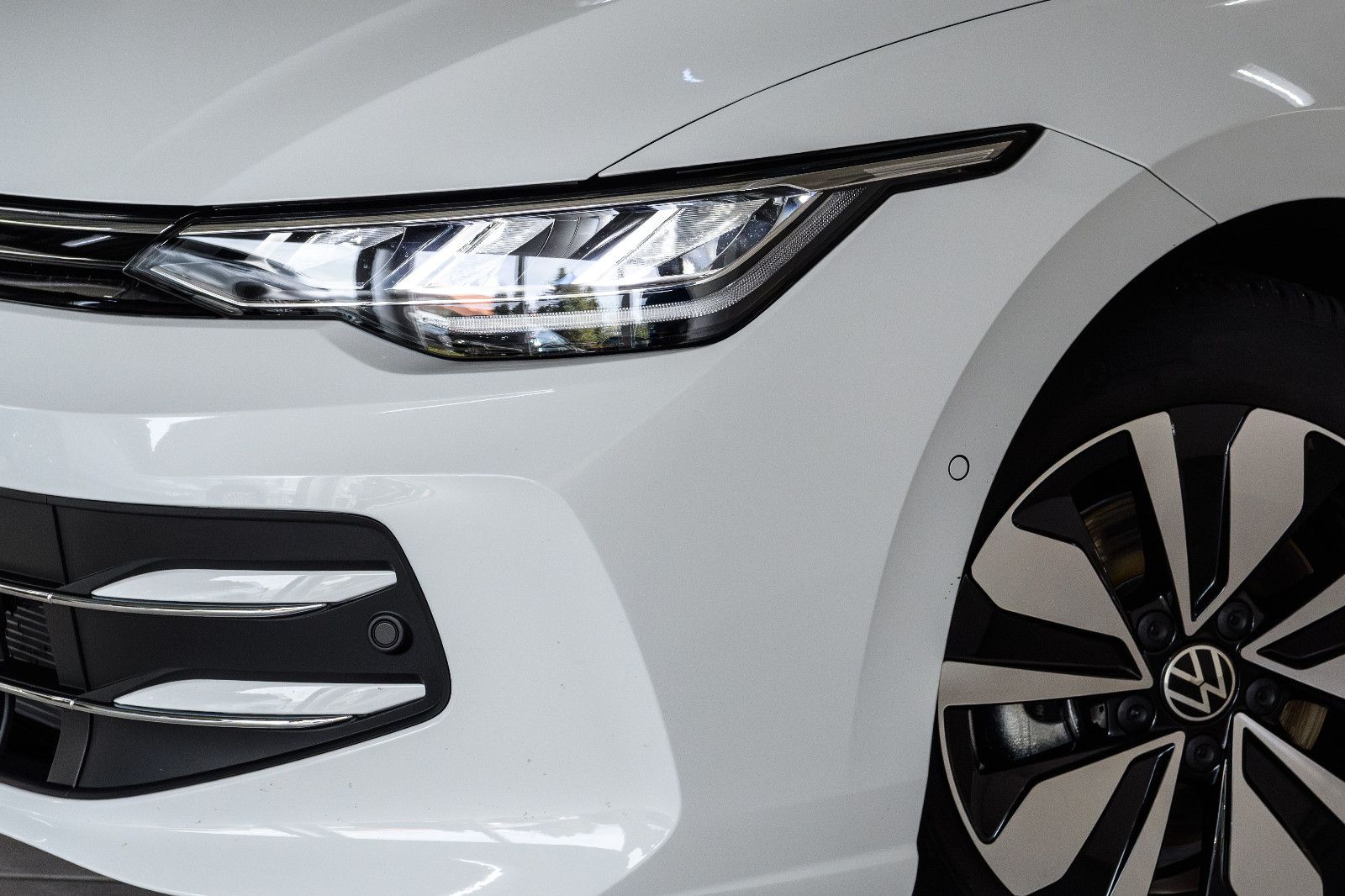 Fahrzeugabbildung Volkswagen Golf VIII GOAL 1.5 eTSI DSG +LED +Kamera +SHZ