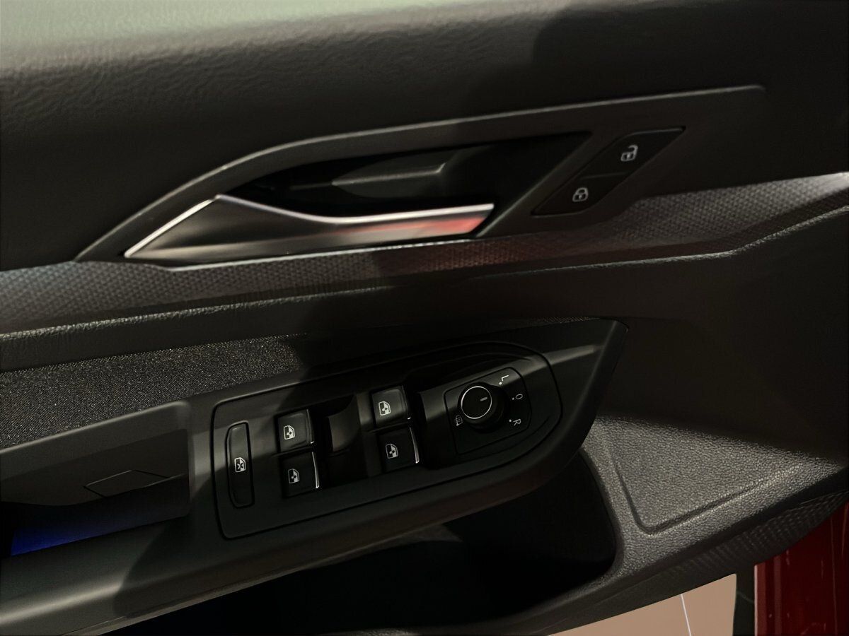 Fahrzeugabbildung Volkswagen Golf Active 1.5 TSI 6-Gang IQ.Light Navi Pano