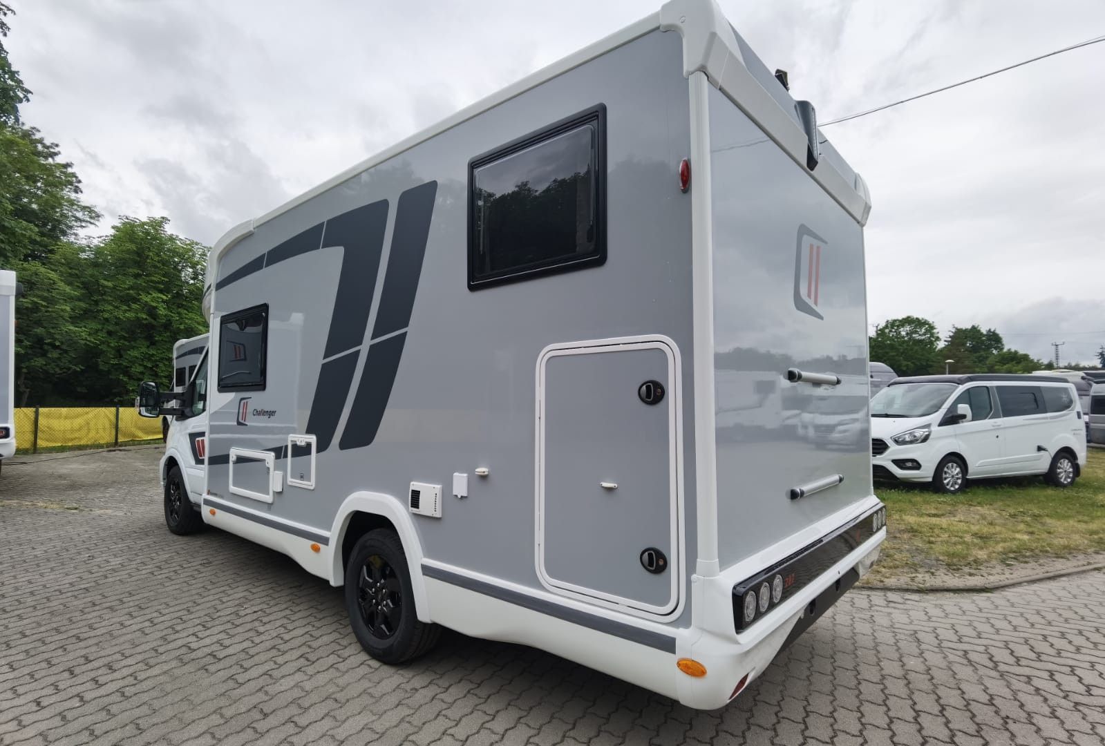 Fahrzeugabbildung Challenger 287 Graphite Edition o. Hubbett