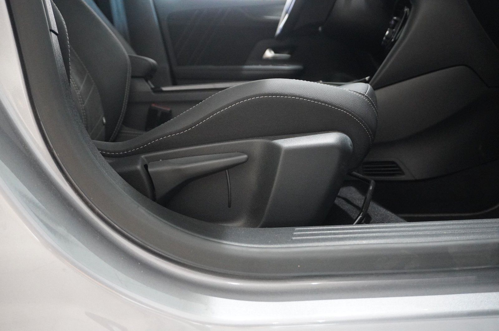 Fahrzeugabbildung Opel Mokka-e ULTIMATE 3-PHASIG NAVI/LED/KAMERA/DAB+
