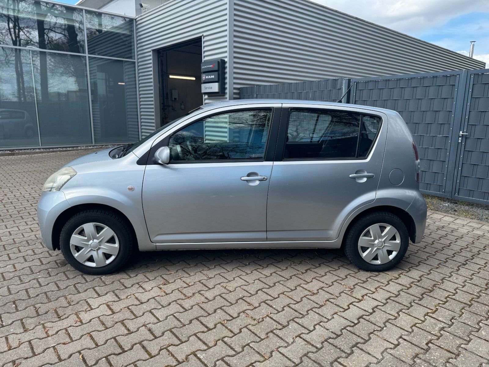 Fahrzeugabbildung Daihatsu Sirion 1.3 Klima+Zentral+Allwetterreifen GEWERBE
