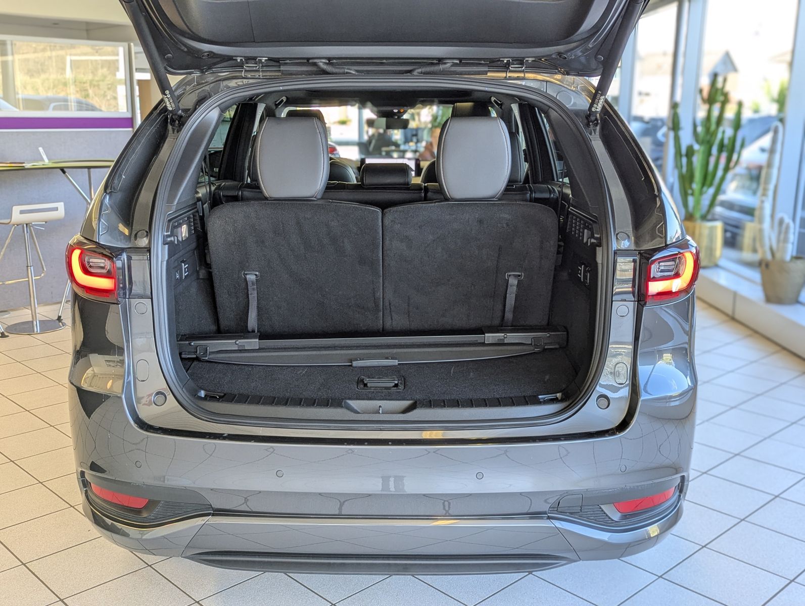 Fahrzeugabbildung Mazda CX-80 2.5 SKYACTIV PHEV 327 HOMURA+ 7-Sitze Pano