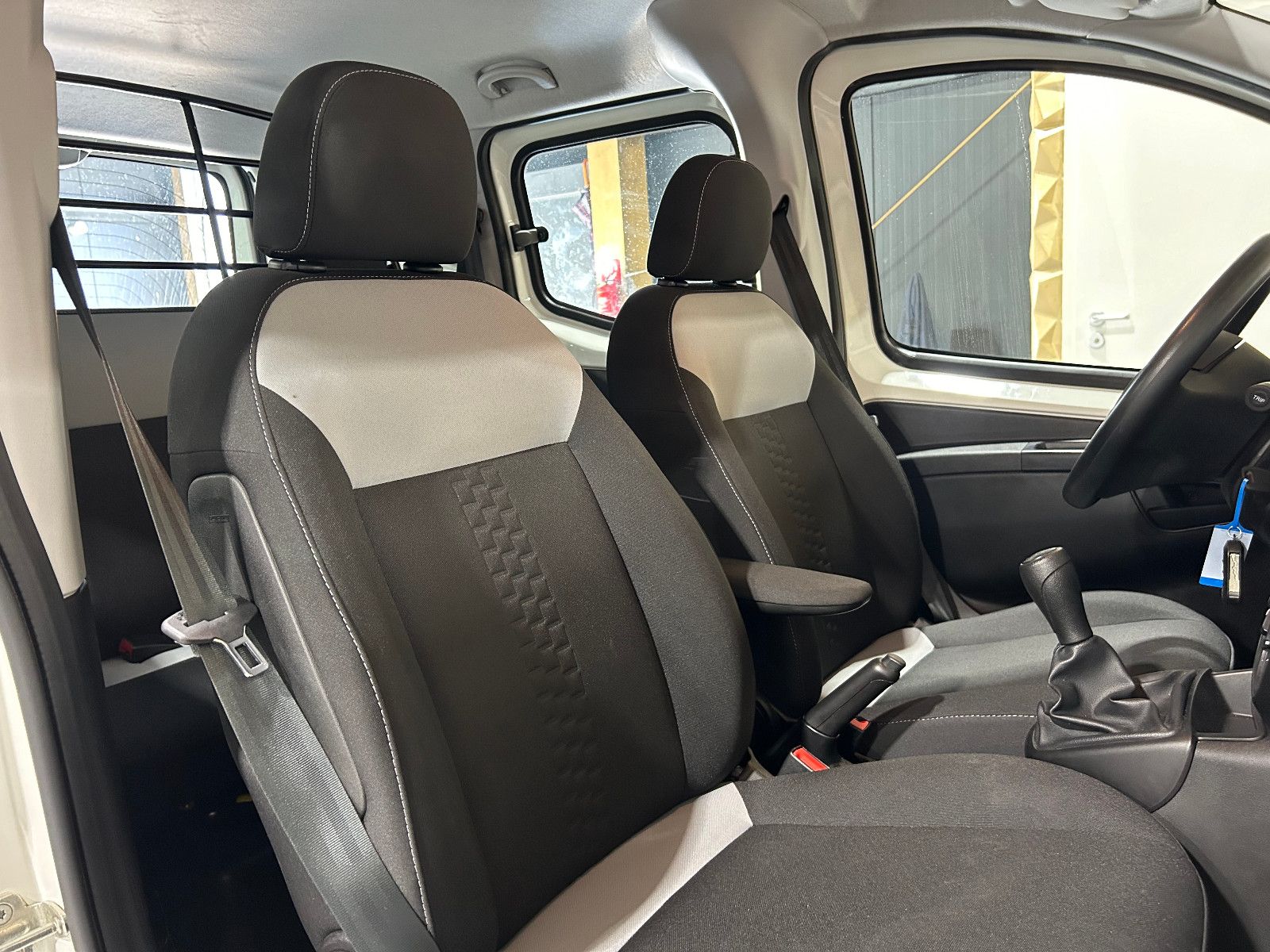 Fahrzeugabbildung Fiat Fiorino SX Kombi/RADIO/4-SITZ/SHZ/SCHIEBETÜR L+R