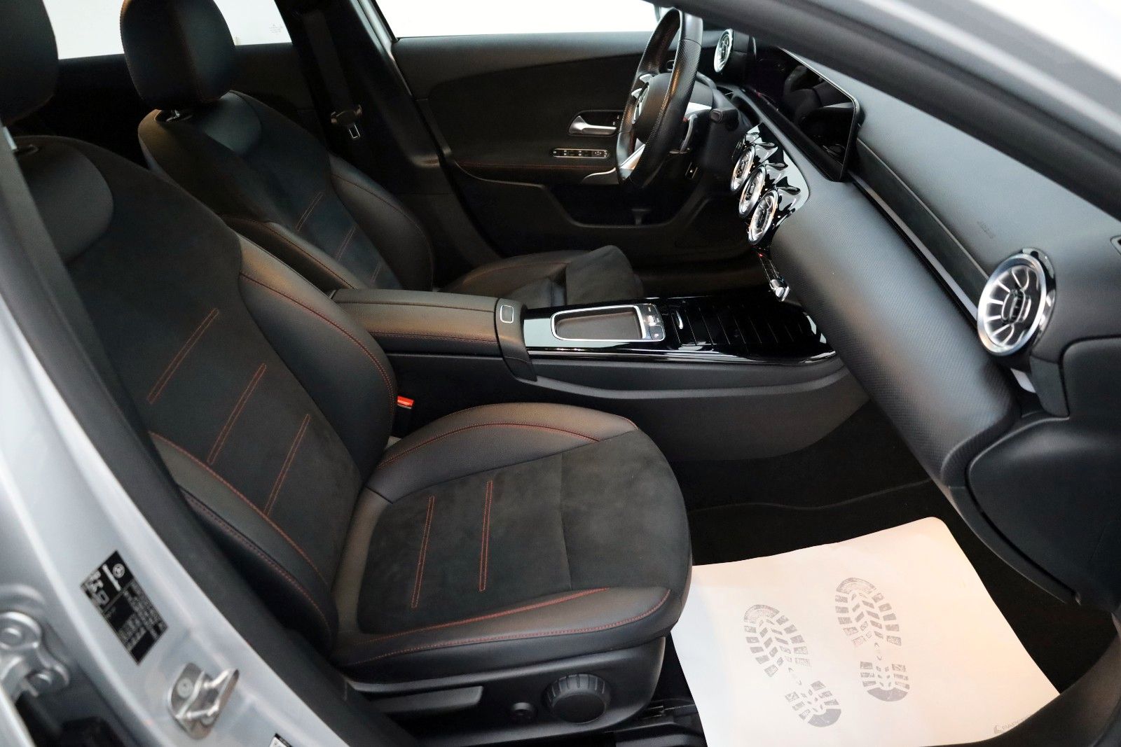 Fahrzeugabbildung Mercedes-Benz A 250 e lim. AMG Line,T.Leder,Navi,LED,ACC,Night