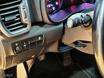 Kia Sportage 2WD AHK-Klima-SHZG-Allwetter-2 Vorbesit