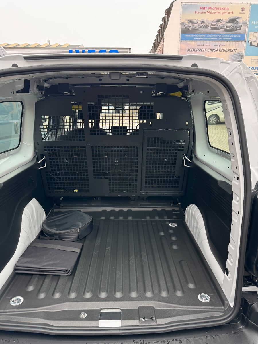 Fahrzeugabbildung Fiat e-Doblò L2 Multicab 50kWh 100kW