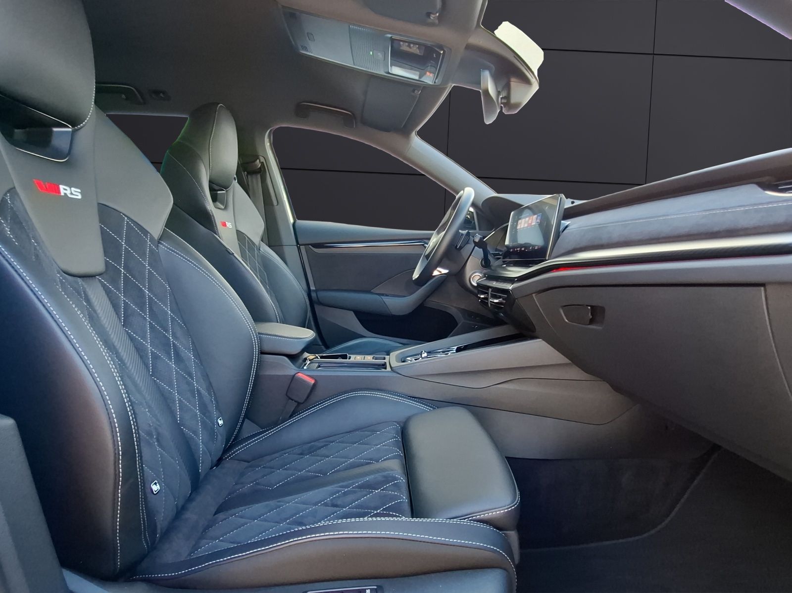 Fahrzeugabbildung SKODA Octavia Combi TDI RS Plus 4x4 Matrix Navi HUD AI