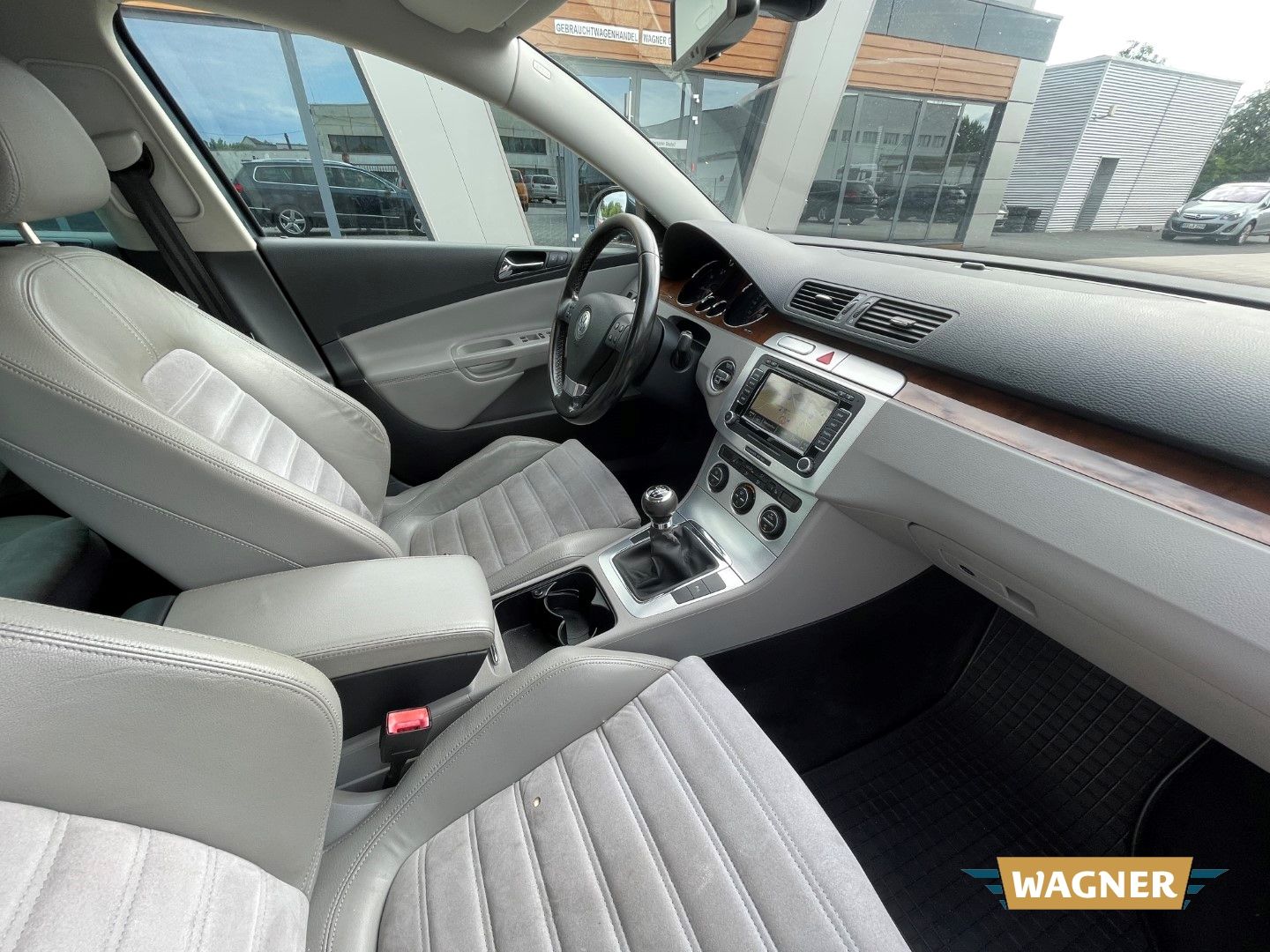 Fahrzeugabbildung Volkswagen Passat Variant Highline Lederausstattung