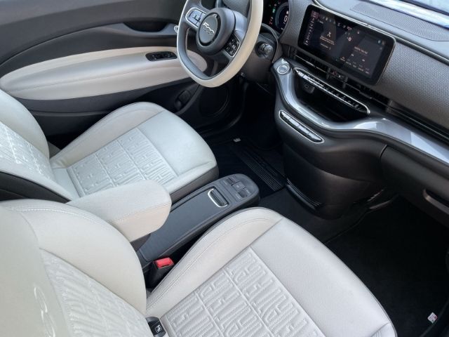 Fahrzeugabbildung Fiat 500e La Prima by Bocelli Android Auto, Sitzheizu