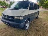 Volkswagen T4 Caravelle 2.5 TDI 75kW lang - Volkswagen T4 Caravelle mit Diesel-Antrieb: Kleinbus, 2.5