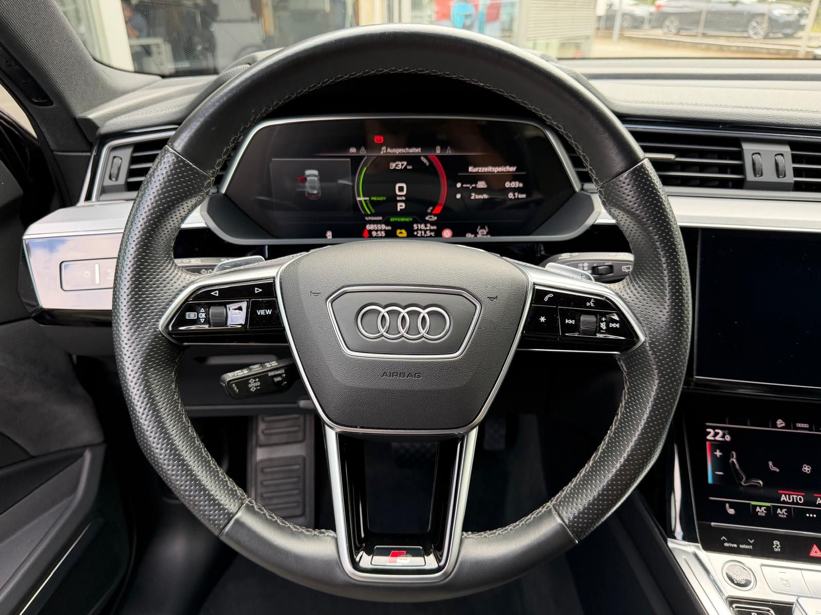 Fahrzeugabbildung Audi e-tron 55 QUAT 2X S LINE BLACK EDIT LUFT+360+AHK